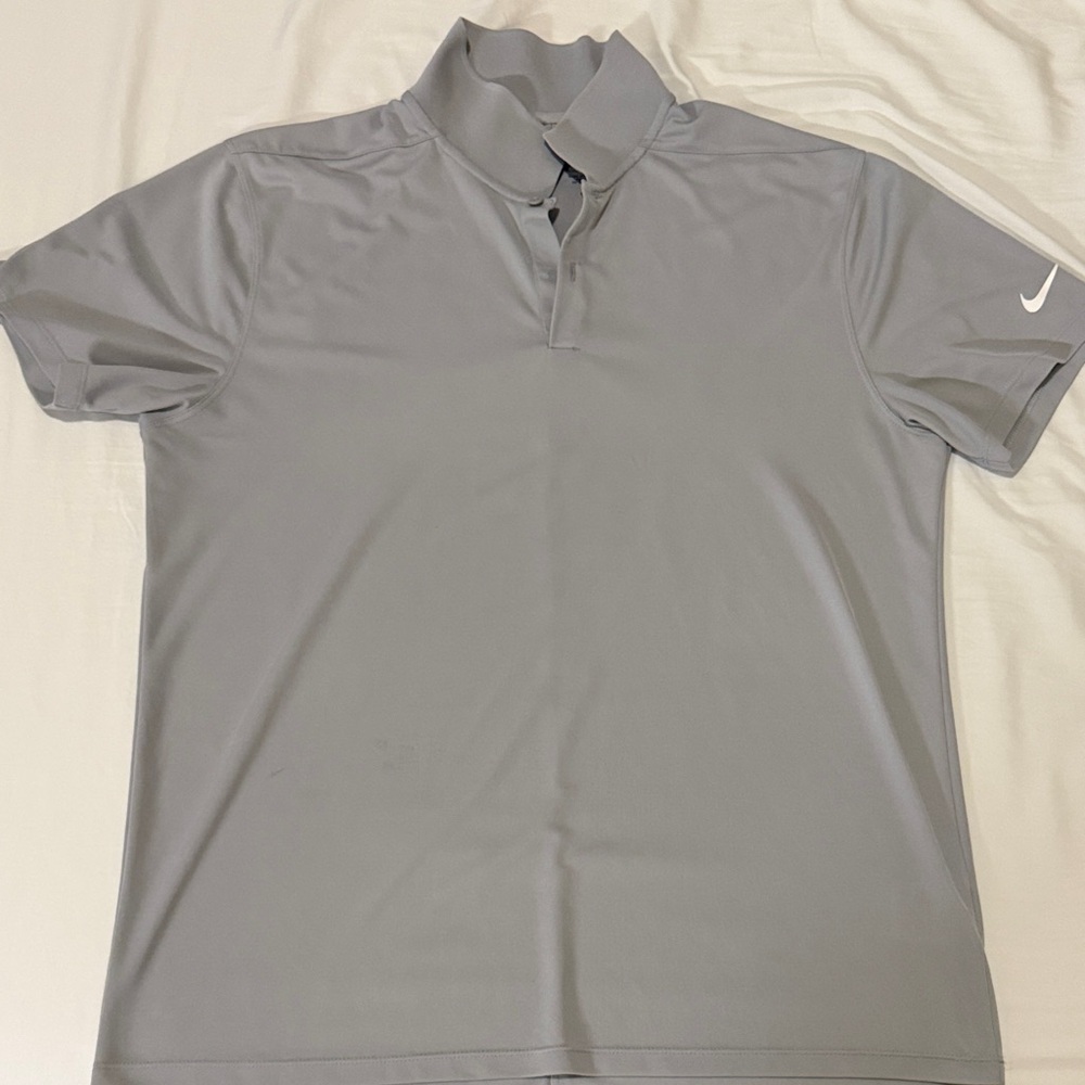 Nike Men’s Light Gray Athletic Polo